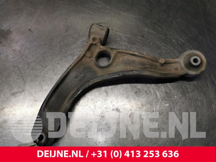 Renault Master Draagarm onder rechts-voor O138222