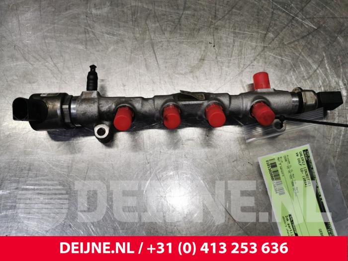 Volkswagen Golf Fuel injector nozzle O138304