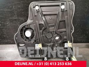 Gebruikte Raammechaniek 2Deurs rechts-voor Volkswagen Transporter T6 2.0 TDI 150 Prijs € 96,80 Inclusief btw aangeboden door van Deijne Onderdelen Uden B.V.