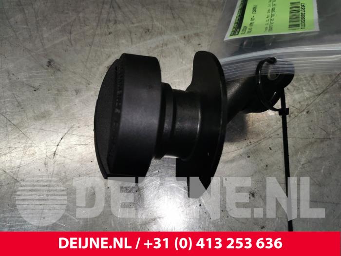 Gebruikte Oliedop Volvo V70 (BW) 2.4 D5 20V Prijs € 10,00 Margeregeling aangeboden door van Deijne Onderdelen Uden B.V.