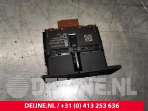 Volkswagen Transporter Frontscreen heating switch O138412 photo 2