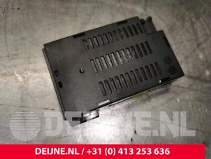 Volkswagen Transporter AUX/USB aansluiting O138416 foto 2