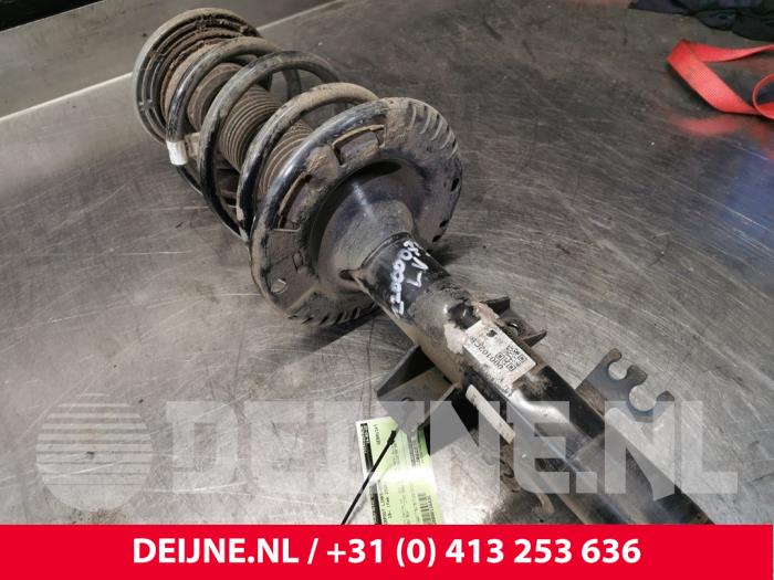 Volkswagen Transporter Stoßdämpferstrebe links vorne O138436