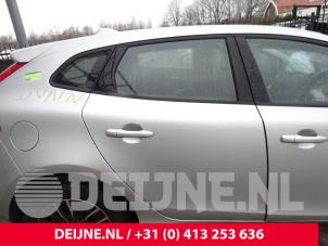 Gebruikte Ruit Driehoek rechts-achter Volvo V40 (MV) 2.0 T2 16V Prijs € 75,00 Margeregeling aangeboden door van Deijne Onderdelen Uden B.V.