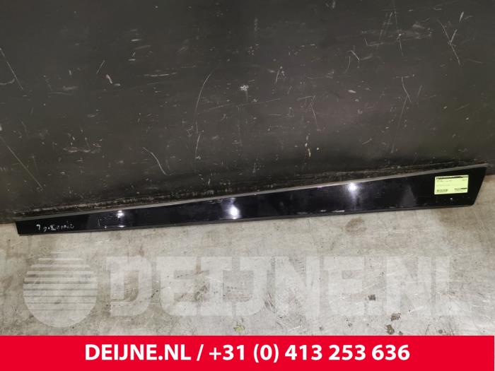 Tesla Model S Zierleiste O138742