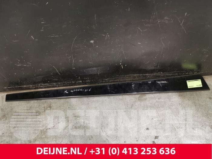 Tesla Model S Zierleiste O138743