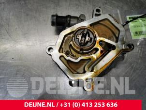 Gebruikte Vacuumpomp (Benzine) Mercedes C Estate (S205) C-350 e 2.0 16V Prijs € 50,00 Margeregeling aangeboden door van Deijne Onderdelen Uden B.V.