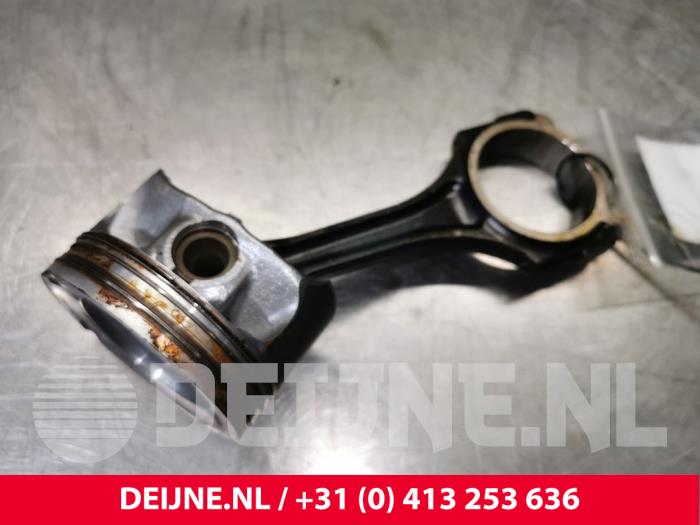Gebruikte Zuiger Mercedes C Estate (S205) C-350 e 2.0 16V Prijs € 100,00 Margeregeling aangeboden door van Deijne Onderdelen Uden B.V.