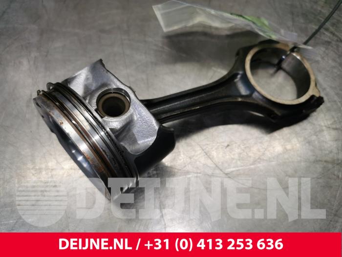 Gebruikte Zuiger Mercedes C Estate (S205) C-350 e 2.0 16V Prijs € 100,00 Margeregeling aangeboden door van Deijne Onderdelen Uden B.V.