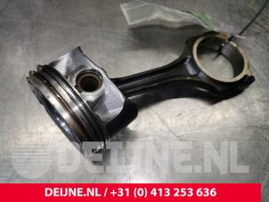 Gebruikte Zuiger Mercedes C Estate (S205) C-350 e 2.0 16V Prijs € 100,00 Margeregeling aangeboden door van Deijne Onderdelen Uden B.V.