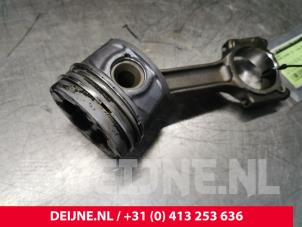 Nissan NV200 Piston O138898 photo 2