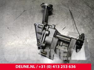 Nissan NV200 Oil pump O138913 photo 2