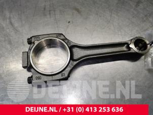 Gebruikte Drijfstang Porsche Cayenne (9PA) 4.5 S V8 32V Prijs € 80,00 Margeregeling aangeboden door van Deijne Onderdelen Uden B.V.