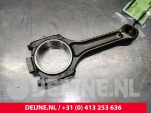 Gebruikte Drijfstang Porsche Cayenne (9PA) 4.5 S V8 32V Prijs € 80,00 Margeregeling aangeboden door van Deijne Onderdelen Uden B.V.