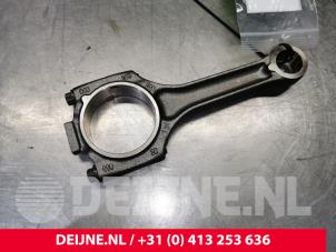 Gebruikte Drijfstang Porsche Cayenne (9PA) 4.5 S V8 32V Prijs € 80,00 Margeregeling aangeboden door van Deijne Onderdelen Uden B.V.