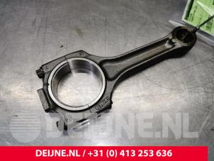 Gebruikte Drijfstang Porsche Cayenne (9PA) 4.5 S V8 32V Prijs € 80,00 Margeregeling aangeboden door van Deijne Onderdelen Uden B.V.