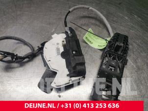 Volkswagen Golf Front door lock mechanism 4-door, right O138969 photo 2