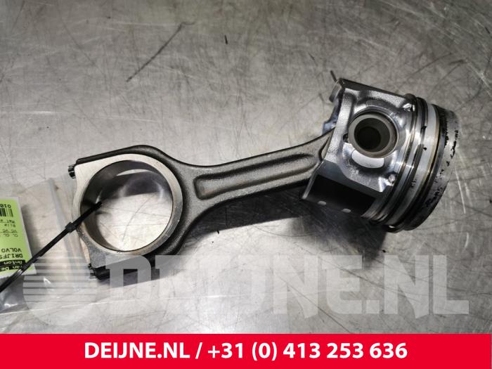 Gebruikte Drijfstang Volvo V40 (MV) 1.6 D2 Prijs € 120,00 Margeregeling aangeboden door van Deijne Onderdelen Uden B.V.