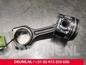 Gebruikte Drijfstang Volvo V40 (MV) 1.6 D2 Prijs € 120,00 Margeregeling aangeboden door van Deijne Onderdelen Uden B.V.