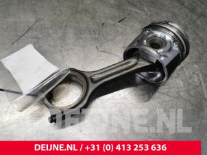 Gebruikte Drijfstang Volvo V40 (MV) 1.6 D2 Prijs € 120,00 Margeregeling aangeboden door van Deijne Onderdelen Uden B.V.