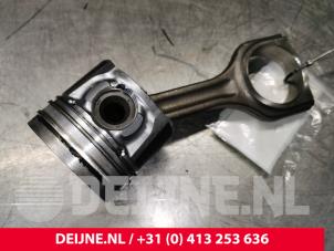 Gebruikte Drijfstang Volvo V40 (MV) 1.6 D2 Prijs € 120,00 Margeregeling aangeboden door van Deijne Onderdelen Uden B.V.