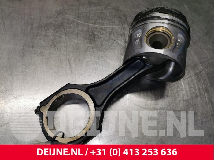 Mercedes Vito Piston O139036