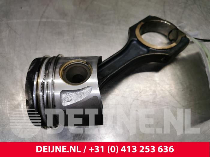 Mercedes Vito Piston O139038