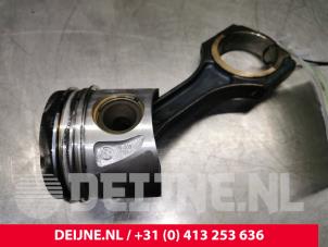 Gebruikte Zuiger Mercedes Vito Prijs € 42,35 Inclusief btw aangeboden door van Deijne Onderdelen Uden B.V.