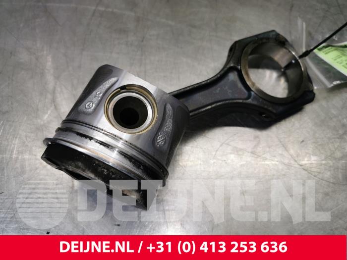 Mercedes Vito Piston O139039