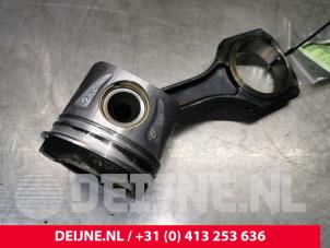 Gebruikte Zuiger Mercedes Vito Prijs € 60,50 Inclusief btw aangeboden door van Deijne Onderdelen Uden B.V.