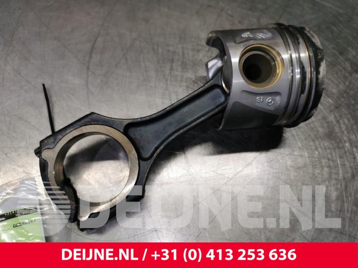 Mercedes Vito Piston O139042