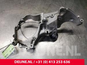 Opel Vivaro Alternator upper bracket O139092 photo 2