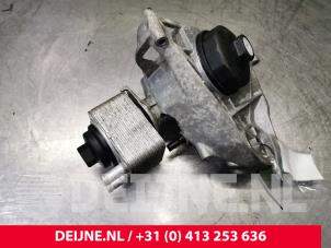 Gebruikte Oliefilterhuis Porsche Cayenne (9PA) 3.2 V6 24V Prijs € 120,00 Margeregeling aangeboden door van Deijne Onderdelen Uden B.V.