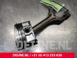 Gebruikte Zuiger Porsche Cayenne (9PA) 3.2 V6 24V Prijs € 120,00 Margeregeling aangeboden door van Deijne Onderdelen Uden B.V.