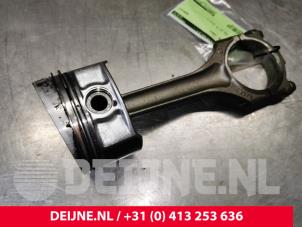 Zuiger van een Porsche Cayenne (9PA) 3.2 V6 24V 2004