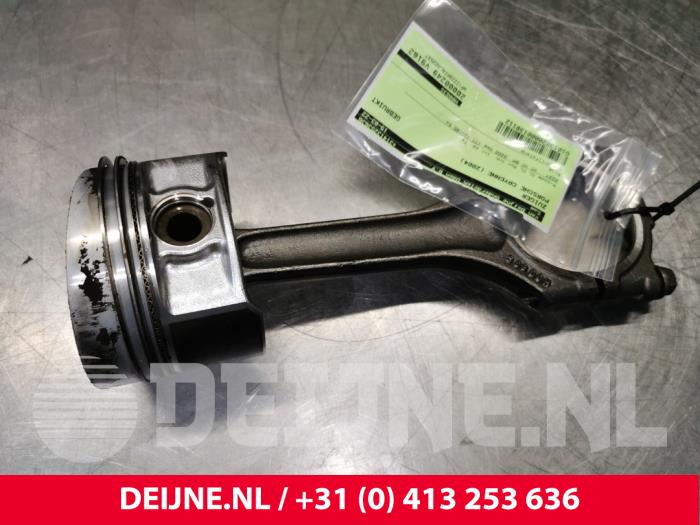 Gebruikte Zuiger Porsche Cayenne (9PA) 3.2 V6 24V Prijs € 120,00 Margeregeling aangeboden door van Deijne Onderdelen Uden B.V.