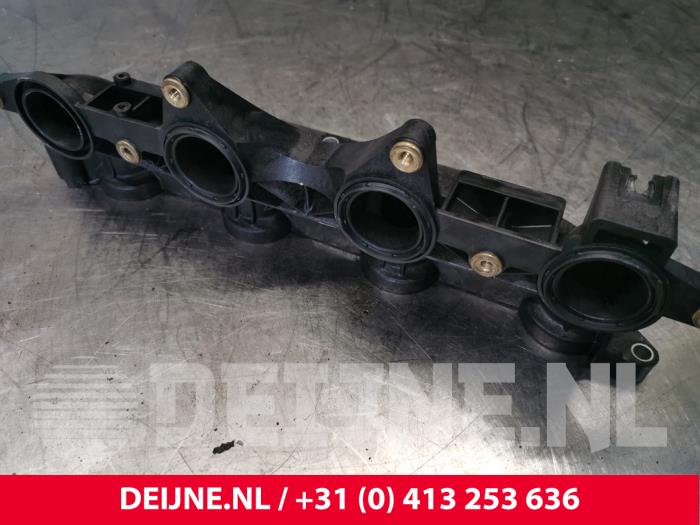Gebruikte Inlaatspruitstuk Renault Master II (ED/HD/UD) 2.5 dCi 16V 100 Prijs € 42,35 Inclusief btw aangeboden door van Deijne Onderdelen Uden B.V.
