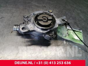 Gebruikte Vacuumpomp (Diesel) Renault Master III (ED/HD/UD) 2.5 dCi 16V 100 Prijs € 60,50 Inclusief btw aangeboden door van Deijne Onderdelen Uden B.V.