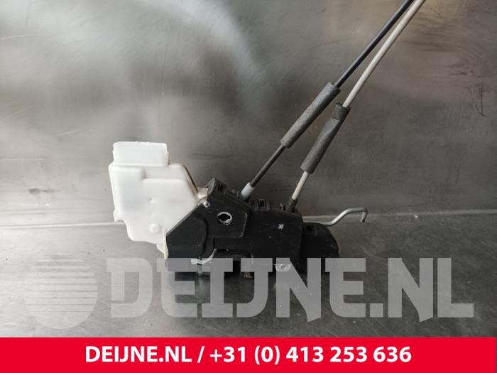 Hyundai H300 Türschlossmechanik 2-türig rechts O139629