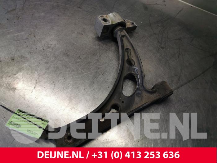 Volkswagen Caddy Draagarm onder rechts-voor O139718