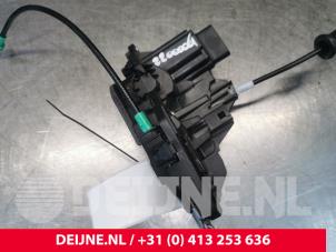 Volvo V60 Front door lock mechanism 4-door, right O139813 photo 3