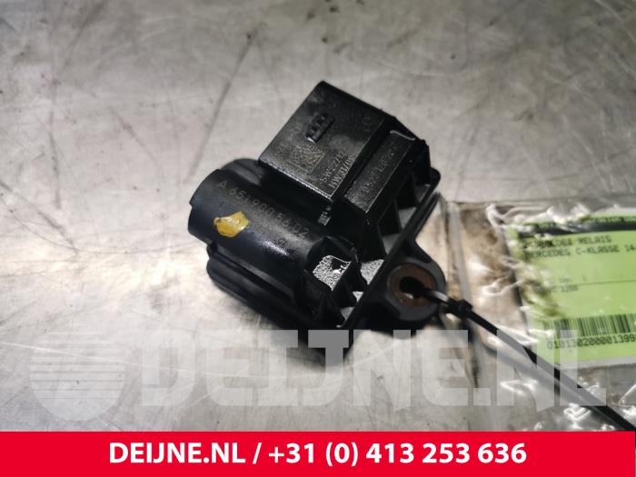Mercedes C-Klasse Glow plug relay O139983