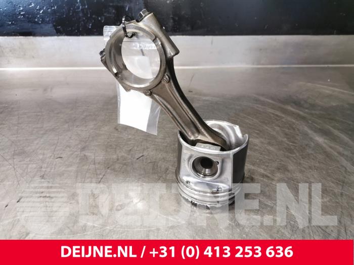 Gebruikte Zuiger Iveco New Daily VI 33.210, 35.210 Prijs € 151,25 Inclusief btw aangeboden door van Deijne Onderdelen Uden B.V.