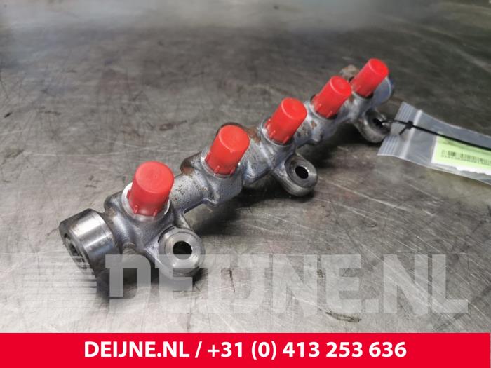 Opel Movano Fuel injector nozzle O140040