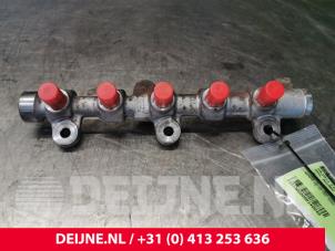 Opel Movano Fuel injector nozzle O140040 photo 2