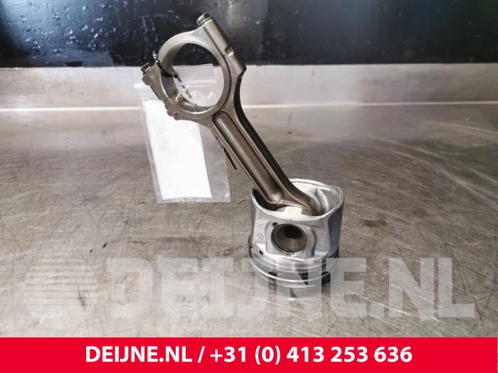 Opel Movano Piston O140043