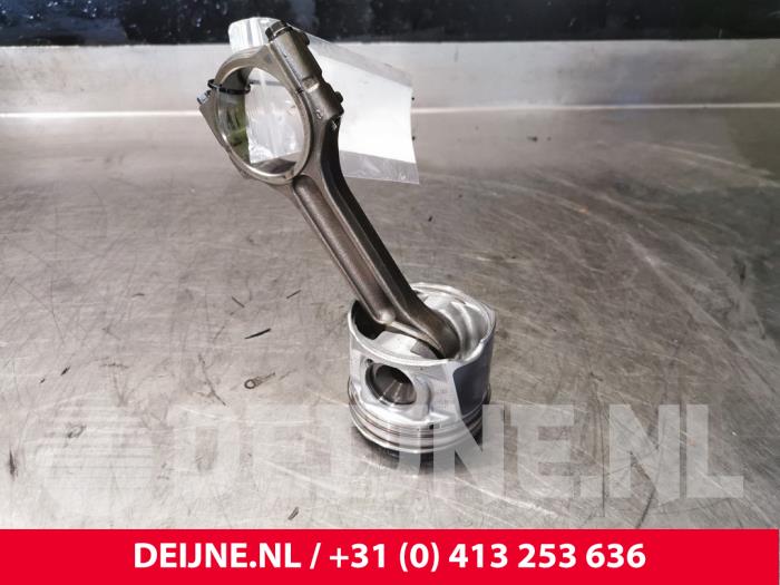 Opel Movano Piston O140044