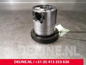 Gebruikte Oliepomp Mercedes Sprinter Prijs € 151,25 Inclusief btw aangeboden door van Deijne Onderdelen Uden B.V.