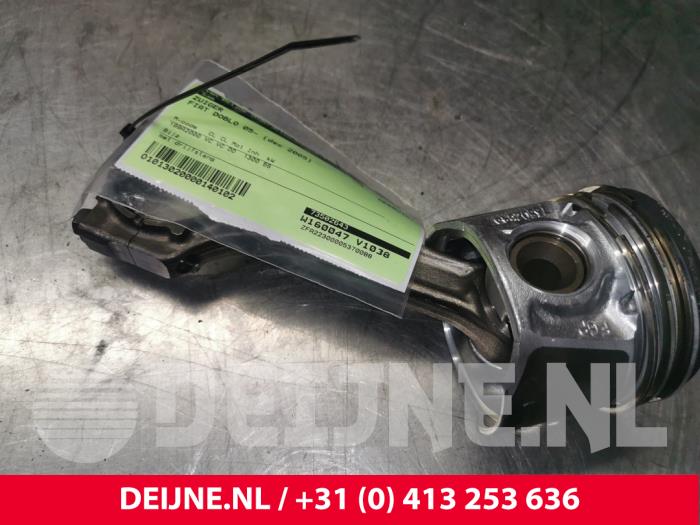 Gebruikte Zuiger Fiat Doblo Cargo (223) 1.3 D 16V Multijet Prijs € 72,60 Inclusief btw aangeboden door van Deijne Onderdelen Uden B.V.