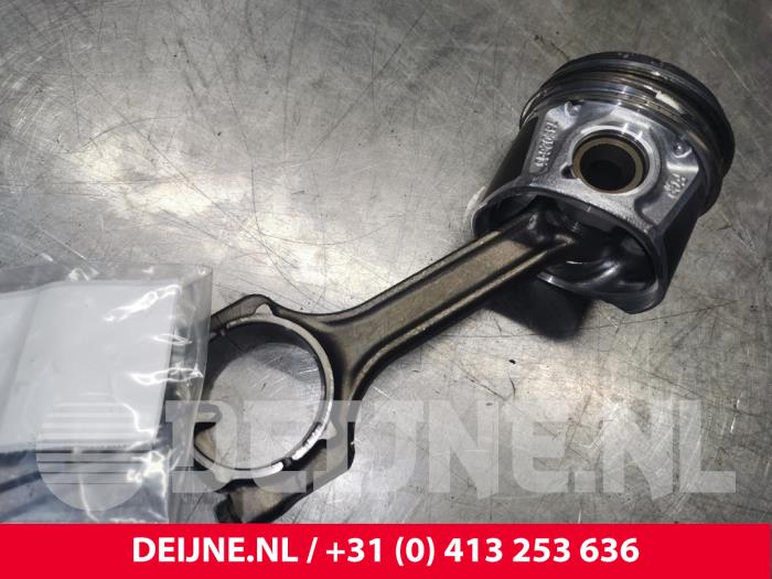 Gebruikte Zuiger Fiat Doblo Cargo (223) 1.3 D 16V Multijet Prijs € 72,60 Inclusief btw aangeboden door van Deijne Onderdelen Uden B.V.